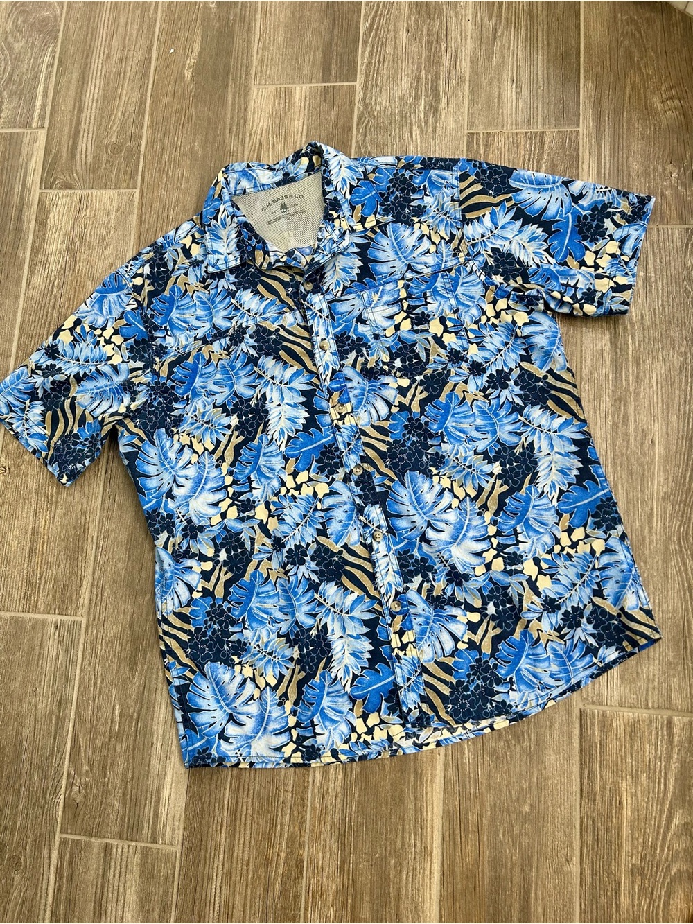 G.H. Bass & Co. Blue and Cream Tropical Short-Sleeve Button-Up Shirt